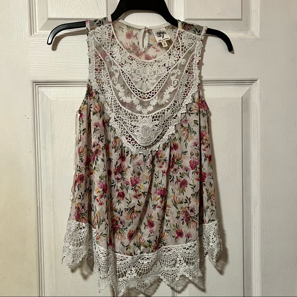 Self Esteem size M white and floral top